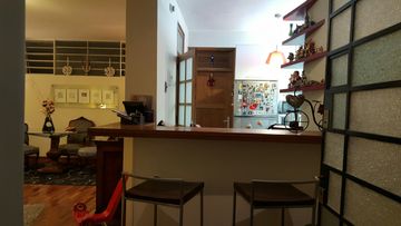 Acogedora Casita Remodelada en clásico condominio de San Isidro