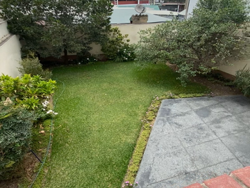 CASA FRENTE A PARQUE EN VENTA,  ZONA RESIDENCIAL DE SURCO
