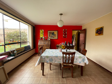 CONDOMINIO DE 4 DORMS - INGRESO INDEPENDIENT - AMPLIO JARDÍN