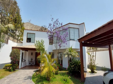 HERMOSA CASA EN VENTA - LA PLANICIE, LA MOLINA