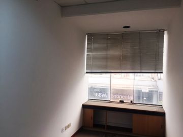 Amplia Oficina de 280 m en Pleno Corazón de Miraflores