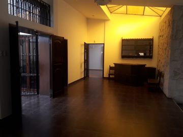 ALQUILO CASA DE 1000M2 URB. RESIDENCIAL MONTERRICO – LA MOLINA