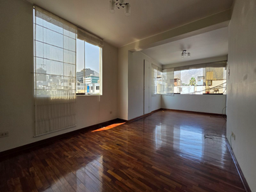 DEPARTAMENTO EN VENTA | VISTA CALLE | 3 DORM + ESTACIONAMIEN