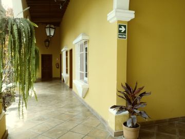 Preciosa Casa Para Oficina Estilo Hacienda Colinial