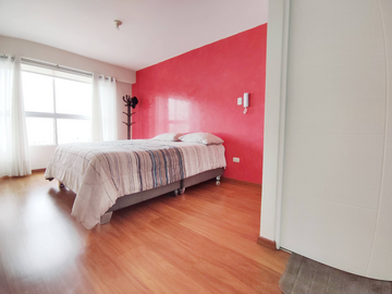 MODERNO DEPARTAMENTO CON COCHERA Y DEPOSITO
