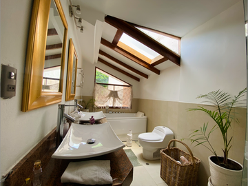 VENTA LINDA CASA EN CALLE LOS TULIPANES