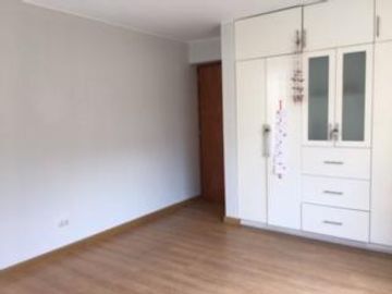 MODERNA CASA EN LA PLANICIE