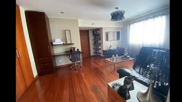 MODERNO DEPARTAMENTO EN VENTA CON LINDA VISTA AL GOLF EN CERROS DE CAMACHO 