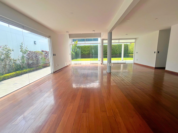 CASA INDEPENDIENTE, 4 DORMITORIOS, 2 ESTACIONAMIENTOS