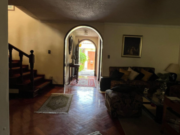 CASA EN VENTA O ALQUILER | TERRAZA CON JARDÍN | 4 ESTACIONAM