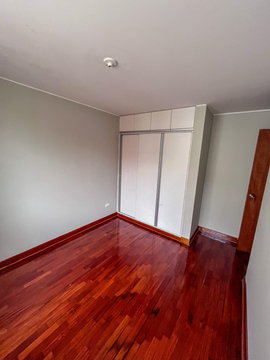 DEPARTAMENTO MUY BIEN UBICADO, CERCA A LA AVENIDA LA MOLINA 