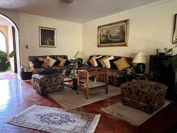 CASA EN VENTA O ALQUILER | TERRAZA CON JARDÍN | 4 ESTACIONAM