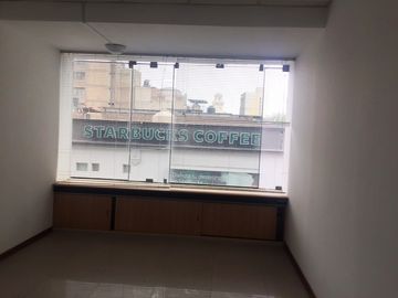 Amplia Oficina de 280 m en Pleno Corazón de Miraflores