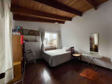 CONDOMINIO DE 4 DORMS - INGRESO INDEPENDIENT - AMPLIO JARDÍN