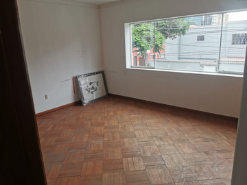 SE VENDE LINDA CASA EN MIRAFLORES