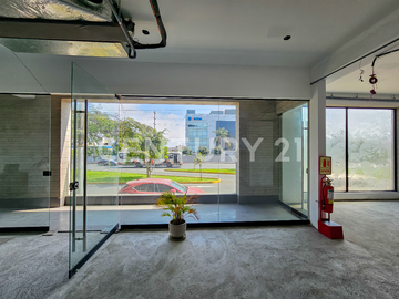 LOCAL COMERCIAL CEERCA AL TREBOL DE JAVIER PRADO