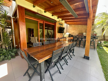 LINDA CASA DE 1,075 M² EN VENTA - LA PLANICIE