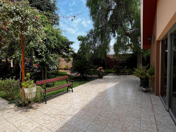 VENDO HERMOSA CASA CON 4 DEPARTAMENTOS POR LAS TRES MARÍAS, 