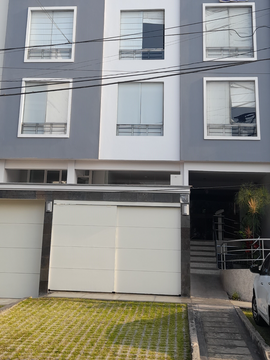 SE VENDE DUPLEX UBICADO EN ZONA EXCLUSIVA MIRAFLORES