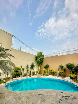 VENTA DE CASA DE LUJO EN SAN LA MOLINA 4 DORMITORIOS PISCINA