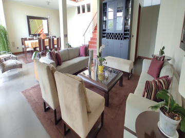 SE VENDE LINDA CASA EN LA MOLINA EL REFUGIO