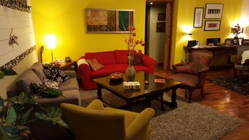 Acogedora Casita Remodelada en clásico condominio de San Isidro