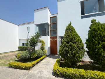 LINDA CASA EN CONDOMINIO DE 3 CASAS EN EL SOL DE LA MOLINA