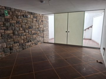 ALQUILER CASA EN SAN ISIDRO (609-142-40 LUCY)