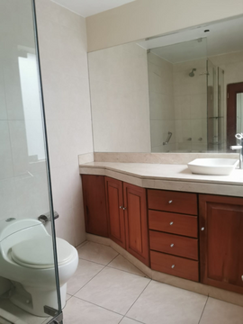 SE VENDE LINDA CASA EN MIRAFLORES