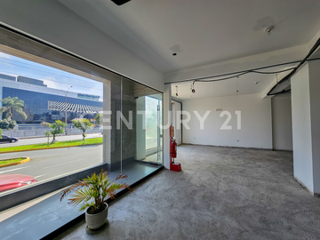 LOCAL COMERCIAL CEERCA AL TREBOL DE JAVIER PRADO