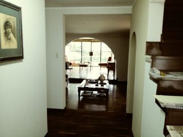 Excelente Casa en Calle Tranquila para Familias Numerosas