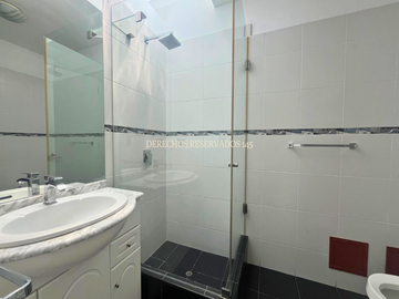 CASA INDEPENDIENTE, 4 DORMITORIOS, 2 ESTACIONAMIENTOS