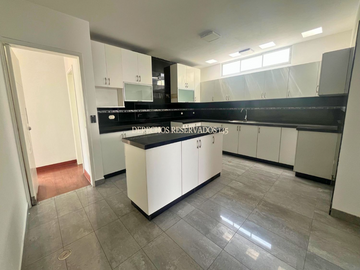 CASA INDEPENDIENTE, 4 DORMITORIOS, 2 ESTACIONAMIENTOS