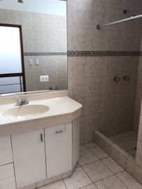 LINDA CASA EN CONDOMINIO EN LA MOLINA - ¡¡¡VALE LA PENA VERLO!!!!!