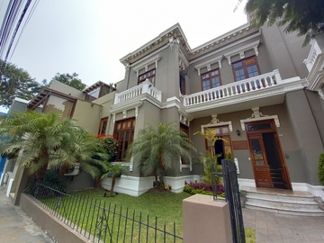 VENDO HERMOSA CASONA BARRANQUINA