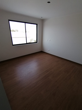 SE VENDE EXCELENTE DÚPLEX EN URB. LAS GARDENIAS