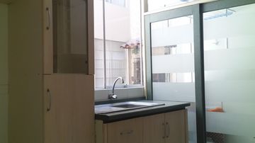 SE VENDE CÓMODO E ILUMINADO DEPARTAMENTO UBICADO EN SURCO