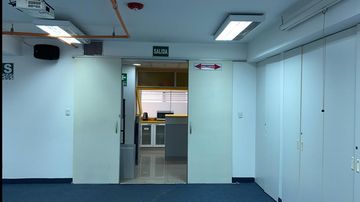 IMPECABLE OFICINA EN CHACARILLA SURCO IMPLEMENTADA