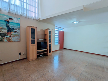 HERMOSA CASA EN LINCE LÍMITE CON SAN ISIDRO