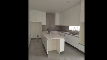 ESTRENO - CASA EN CONDOMINIO EN LA PLANICIE A.T: 479.73 M2 A.C: 382.94M2