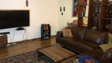 VENDO AMPLIA CASA EN SAN BORJA