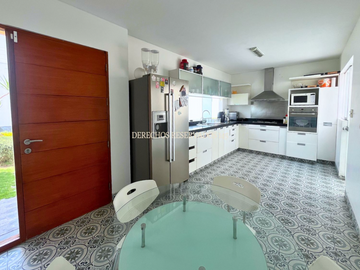 LINDA CASA EN CONDOMINIO DE 3 CASAS EN EL SOL DE LA MOLINA
