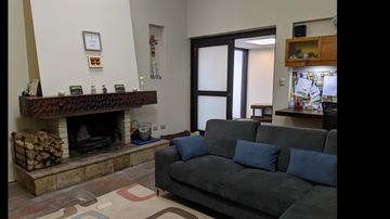 VENDO LINDA CASA EN LA ESTANCIA, LA MOLINA FRENTE A PARQUE