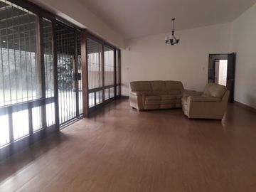 ALQUILO CASA DE 1000M2 URB. RESIDENCIAL MONTERRICO – LA MOLINA