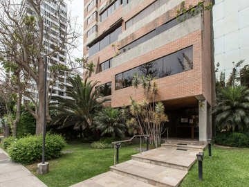 EDIFICIO CON LINDO JARDÍN INTERNO, AMOBLADO ACOGEDOR, MIRO Q