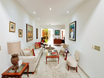 CALLE PEONIAS N° 1XX, URB. LA MOLINA VIEJA