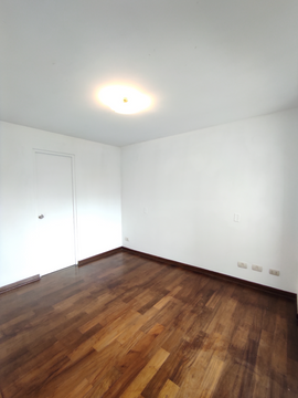 VENTA DE DEPARTAMENTO CON EXCELENTE UBICACIÓN EN MIRAFLORES