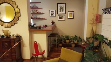 Acogedora Casita Remodelada en clásico condominio de San Isidro