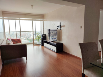 MODERNO DEPARTAMENTO CON COCHERA Y DEPOSITO