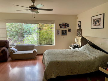 CASA EN VENTA | 2 PISOS + SEMI SÓTANO | JARDÍN